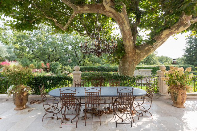 paysagiste jardin terrasse platane table chaise mobilier d'extérieur garde-corps